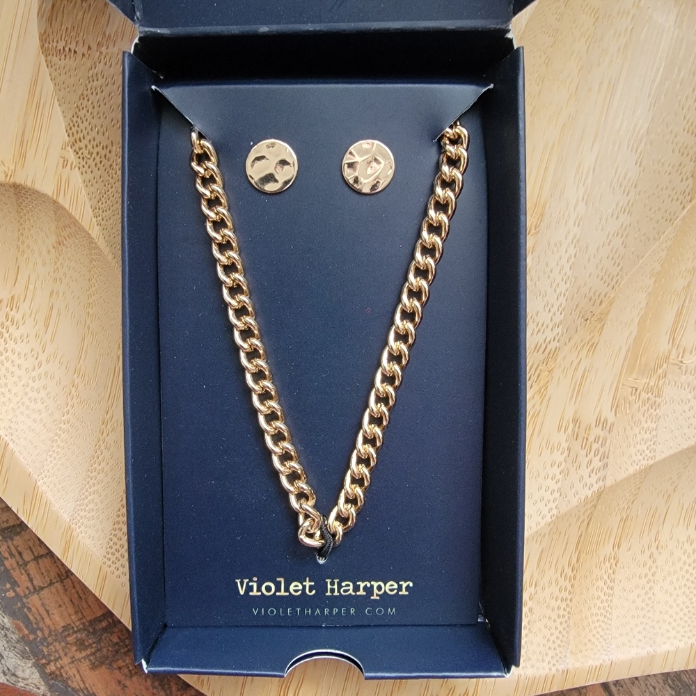 Necklace and earrings set